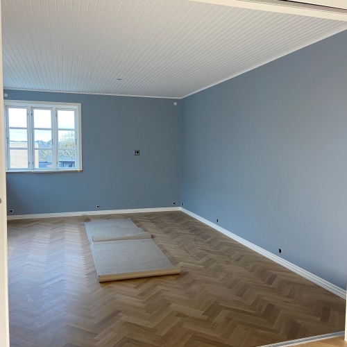 Maling af vægge i Fredericia udført af Malerfirmaet Abrahamsen – flot finish og holdbart resultat.