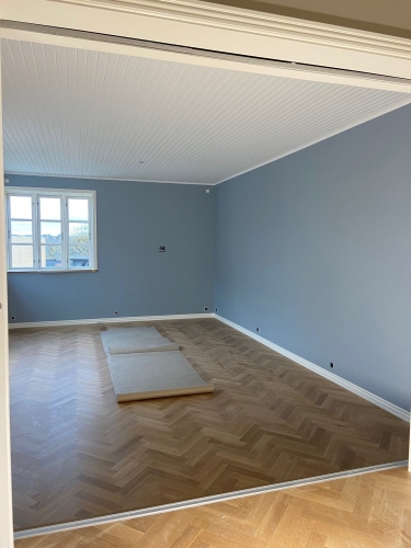 Maling af vægge i Fredericia udført af Malerfirmaet Abrahamsen – flot finish og holdbart resultat.